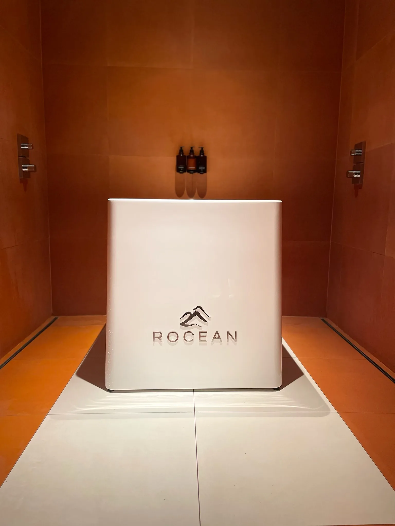 Rocean bath in warm shower room
