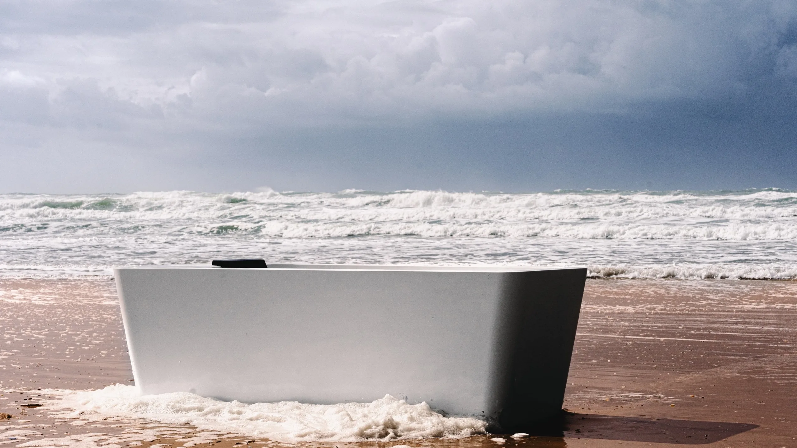 Rocean bath on a sunny beach