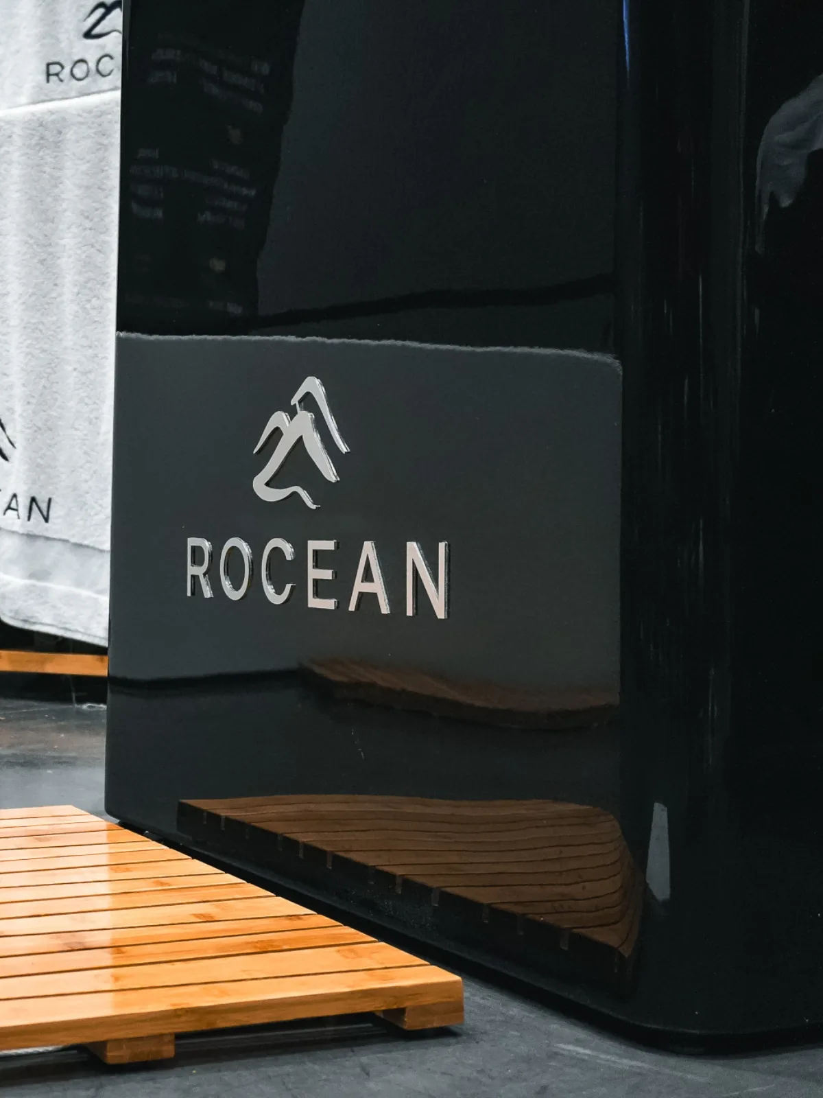 Rocean Box black finish detail