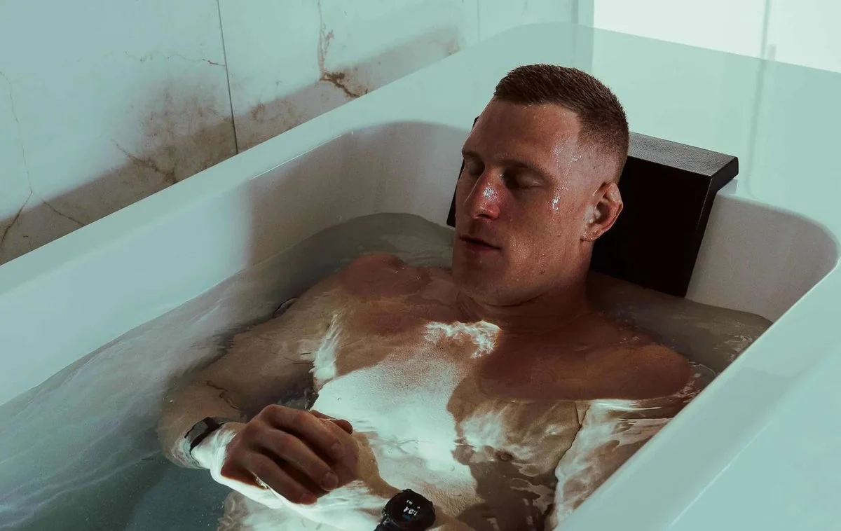 Cold plunge therapy — elite athletic recovery